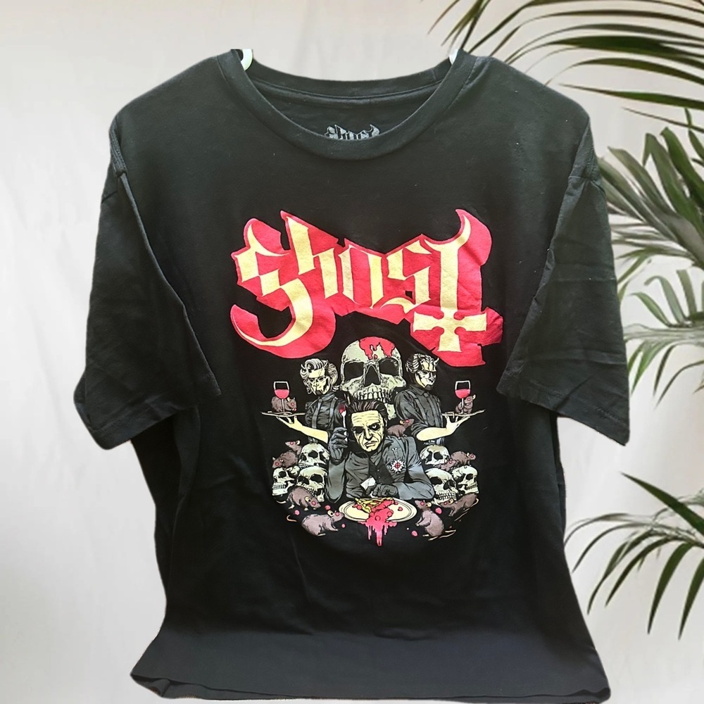 Svensk Drama Black Graphic T-Shirt with Red and White Design size L